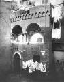 fig.A1 - L'antica sinagoga in Vicolo dell'Atleta in una foto di fine '800